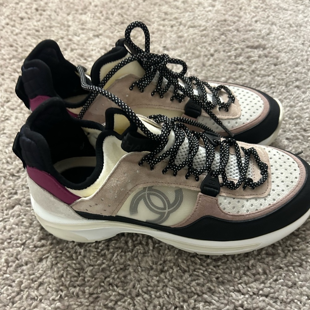 Women’s Chanel shoes size 8